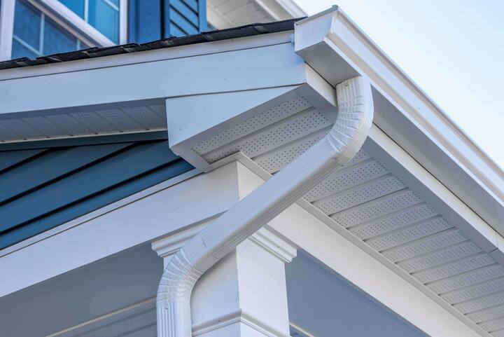 Low-maintenance vinyl gutters for rainwater management in New Braunfels